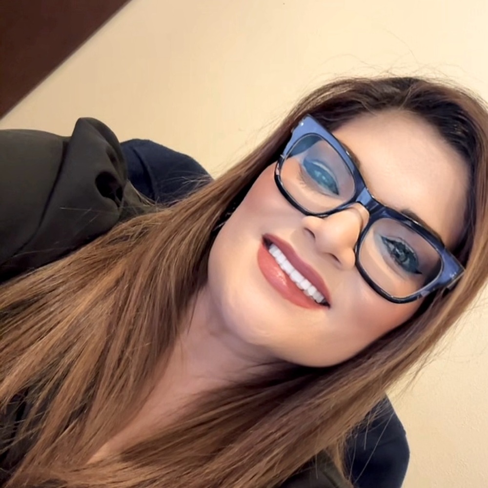 Meet your Posher, April